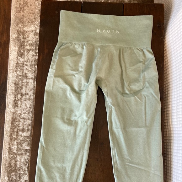 NVGTN Size M workout leggings barely worn - Picture 1 of 4
